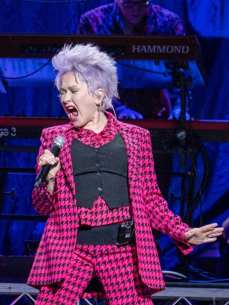 Rod-Stewart-Cindy-Lauper-Perth-Sheldon-Ang-Photography-www.sheldonangmedia.com-02351